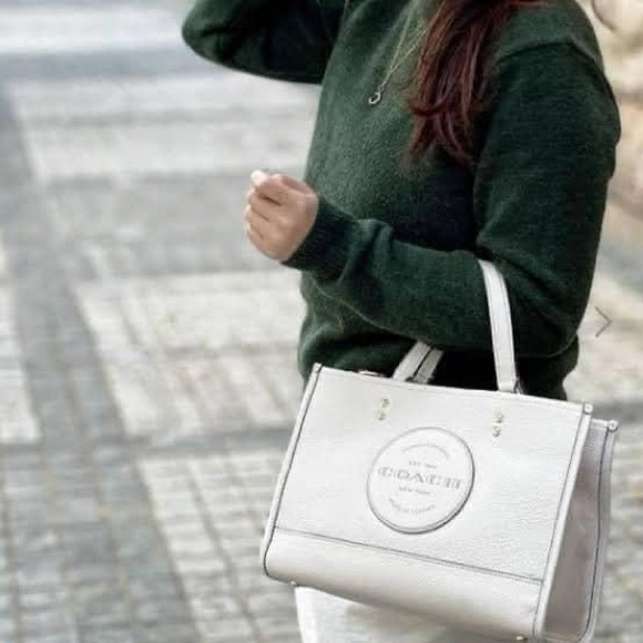 Coach Dempsey Carryall tote 30 NWOT - Picture 7 of 8